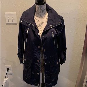 Hooded rolled sleeved jacket